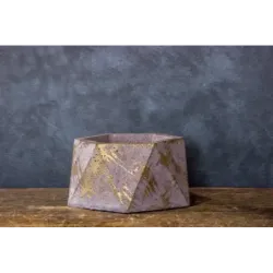 Biało-złota doniczka sześciokątna betonowa Dodo – Dafne Gold | Mała i stylowa do wnętrz