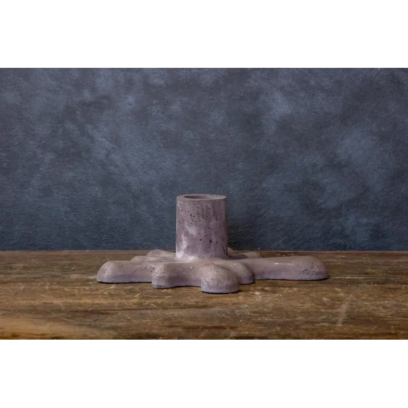 Świecznik dekoracyjny betonowy pudrowy na 1 tealight Dodo – Kleks P | Designerski akcent