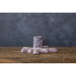 Świecznik marmurowy pudrowy dekoracyjny z betonu na 1 tealight | Dodo – Kleks Marble 2