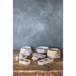 Świecznik betonowy pudrowy na 2 tealighty Dodo – P2 | Minimalistyczny design handmade