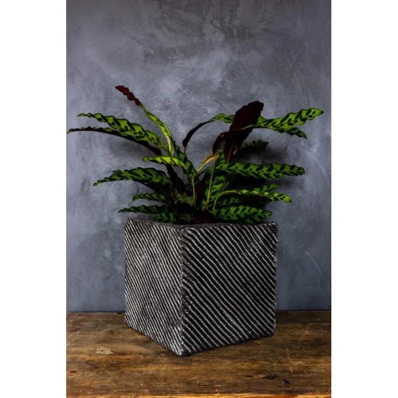 Srebrno-czarna donica nowoczesna 30x30x30 cm Meggi - Silver | Styl i elegancja w jednym