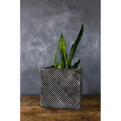 Srebrno-czarna donica nowoczesna 30x30x30 cm Meggi - Silver | Styl i elegancja w jednym