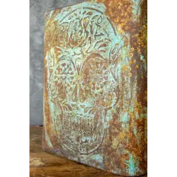 Donica cortenowa z czaszką 27x27x30 cm – loftowa dekoracja z efektem patyny