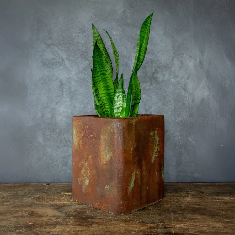 Rustykalna osłonka na doniczkę loft 25x25x30 cm – ręcznie robiona