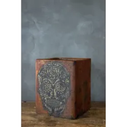 Stylowa osłonka na doniczkę z motywem czaszki 3D, 25x25x30 cm – ręczne wykonanie