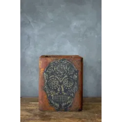 Stylowa osłonka na doniczkę z motywem czaszki 3D, 25x25x30 cm – ręczne wykonanie