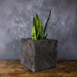 Srebrno-czarna donica nowoczesna 30x30x30 cm Meggi - Silver | Styl i elegancja w jednym