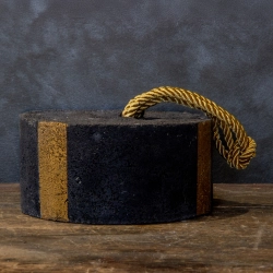 Czarny betonowy stoper do drzwi z uchwytem – Dodo STOP 6 | Ręcznie wykonany