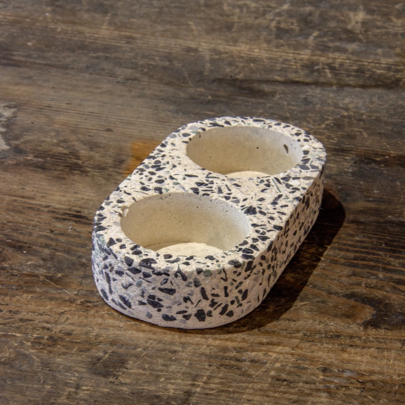 Świecznik betonowy z marmurem na 2 tealighty Dodo – BG 2 | Minimalizm i elegancja