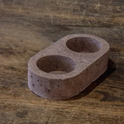 Świecznik betonowy pudrowy na 2 tealighty Dodo – P2 | Minimalistyczny design handmade