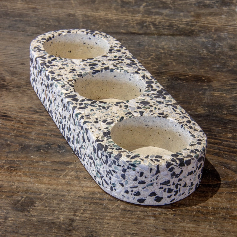 Świecznik betonowy z czarnym marmurem na 3 tealighty Dodo – BG 3 | Nowoczesna dekoracja handmade