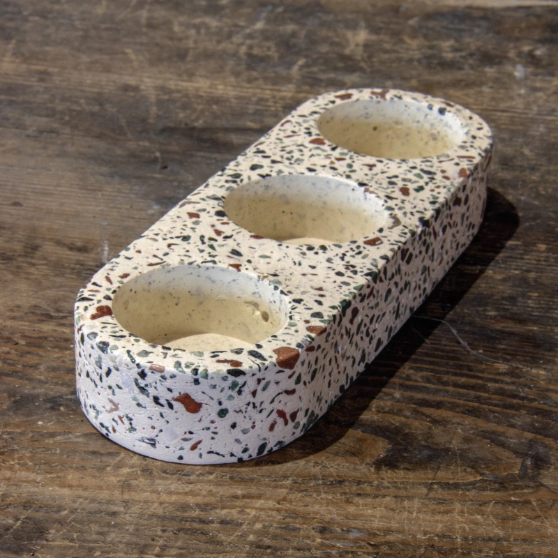 Świecznik betonowy z marmurem na 3 tealighty Dodo – BRG 3 | Ręcznie wykonany design