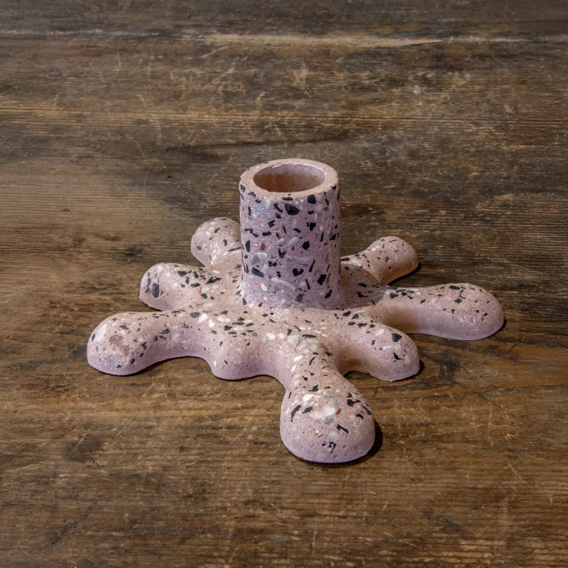 Świecznik marmurowy pudrowy dekoracyjny z betonu na 1 tealight | Dodo – Kleks Marble 2