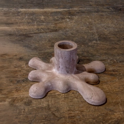 Świecznik dekoracyjny betonowy pudrowy na 1 tealight Dodo – Kleks P | Designerski akcent