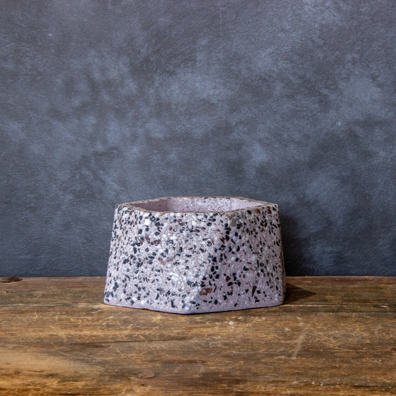 Pudrowa doniczka sześciokątna z marmurem Dodo – Marble Pink | Styl i włoski detal