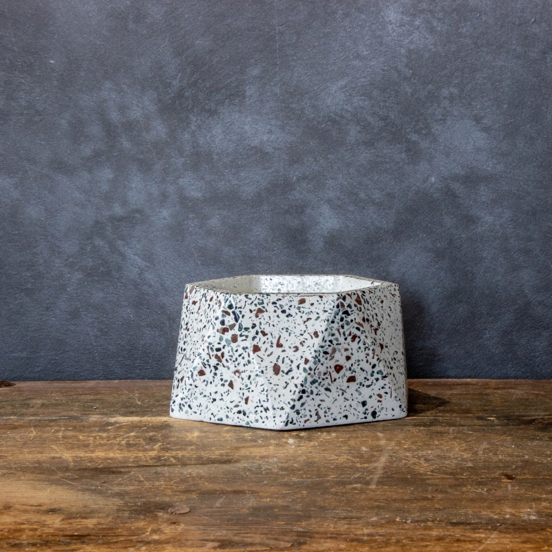 Biała doniczka sześciokątna z marmurem Dodo – Marble White | Beton i włoski detal