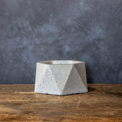 Biała doniczka sześciokątna betonowa Dodo – Dafne White | Minimalizm i nowoczesność