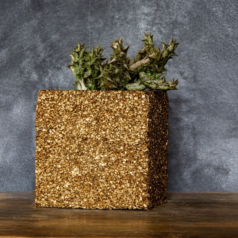 Złota donica kamienna 15x15x15 cm Marbi - Gold | Luksus i elegancja w Twoim wnętrzu