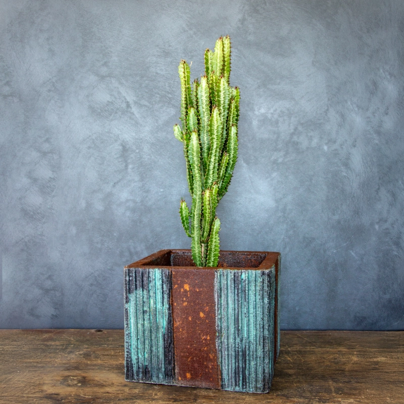 Osłonka na doniczkę w paski 25x25x21 cm – ręcznie robiona dekoracja