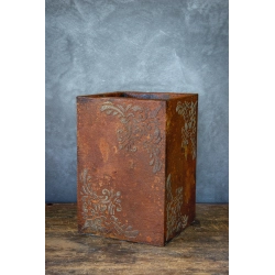 Osłonka na doniczkę wysoka brązowa 21x21x30 cm – wzór 3D w kątach, ręcznie robiona