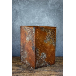 Osłonka na doniczkę wysoka brązowa 21x21x30 cm – wzór 3D w kątach, ręcznie robiona