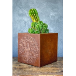 Osłonka na doniczkę z Buddą 30 x 30 x 30 cm – ręcznie malowana, rustykalna, efekt kortenu