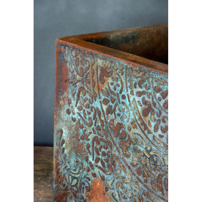 Osłonka na doniczkę z ornamentem 30 x 30 x 30 cm – rustykalna, ręcznie malowana, efekt kortenu z turkusową patyną