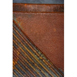 Osłonka na doniczkę z geometrycznym wzorem 25 × 25 × 21 cm – rustykalna, ręcznie malowana, efekt kortenu