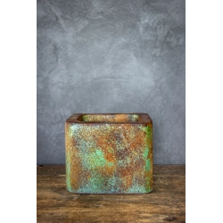 Osłonka na doniczkę efekt rdzy z zieloną patyną 25 × 25 × 21 cm – ręcznie wykonana, rustykalna, industrialna