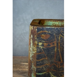 Loftowa osłonka kwadratowa 25 × 25 × 21 cm – efekt kortenu z patyną i artystycznym motywem twarzy