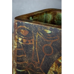 Loftowa osłonka kwadratowa 25 × 25 × 21 cm – efekt kortenu z patyną i artystycznym motywem twarzy