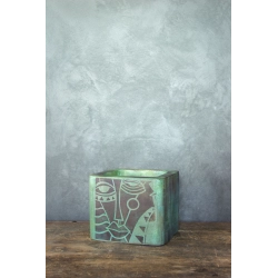 Donica loft z abstrakcyjną twarzą 25×25×21 cm – Ferro Volto M | Art Con Design