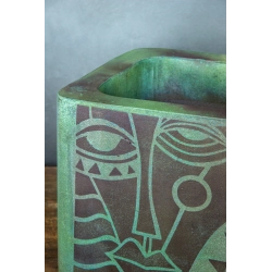 Donica loft z abstrakcyjną twarzą 25×25×21 cm – Ferro Volto M | Art Con Design