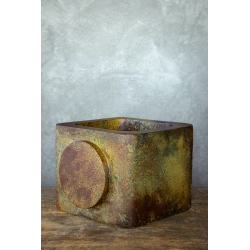 Osłonka na doniczkę z okrągłym motywem 25 × 25 × 21 cm – rustykalna, ręcznie malowana, efekt kortenu