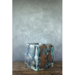 Osłonka na doniczkę z twarzą 30 × 30 × 30 cm – ręcznie malowana, efekt kortenu, artystyczny design