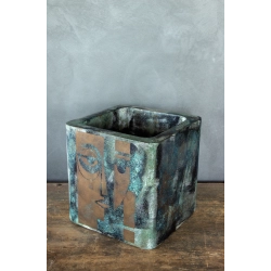 Osłonka na doniczkę z twarzą 30 × 30 × 30 cm – ręcznie malowana, efekt kortenu, artystyczny design