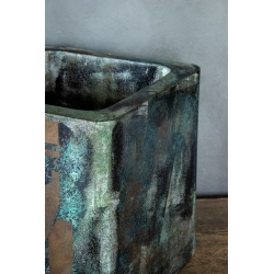 Osłonka na doniczkę z twarzą 30 × 30 × 30 cm – ręcznie malowana, efekt kortenu, artystyczny design