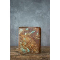 Osłonka na doniczkę rustykalna 25 x 25 x 30 cm – efekt kortenu, ornament, ręcznie malowana