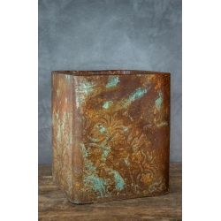 Osłonka na doniczkę rustykalna 25 x 25 x 30 cm – efekt kortenu, ornament, ręcznie malowana