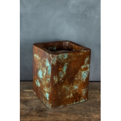 Osłonka na doniczkę rustykalna 25 x 25 x 30 cm – efekt kortenu, ornament, ręcznie malowana