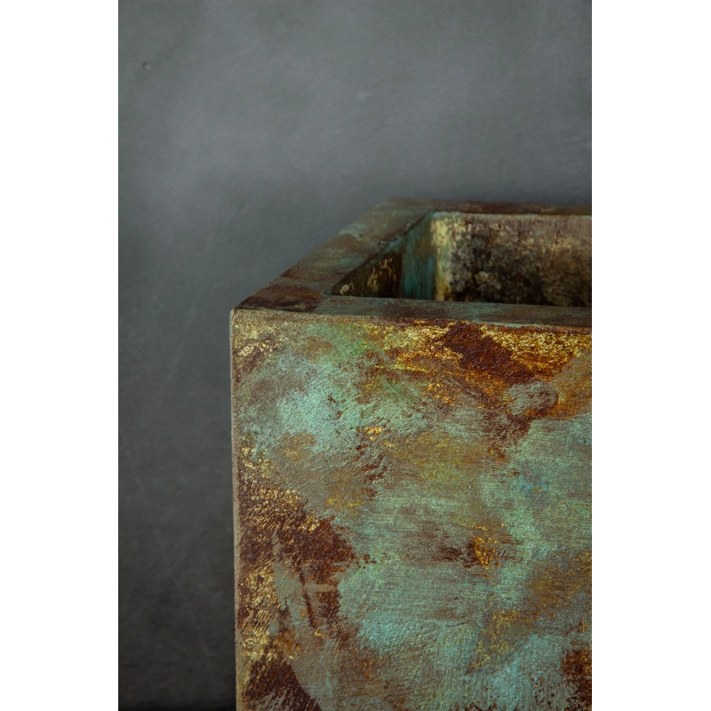 Osłonka na doniczkę z efektem antycznego metalu 25 x 25 x 30 cm – ręcznie malowana, patyna turkusowo-rdzawa