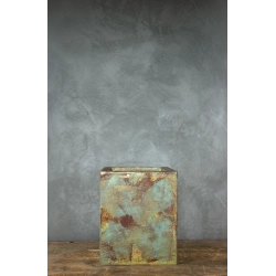 Osłonka na doniczkę z efektem antycznego metalu 25 x 25 x 30 cm – ręcznie malowana, patyna turkusowo-rdzawa