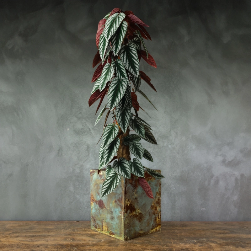 Osłonka na doniczkę z malarską, wielowarstwową patyną w stylu antycznego metalu – turkus, rdza i złoto.