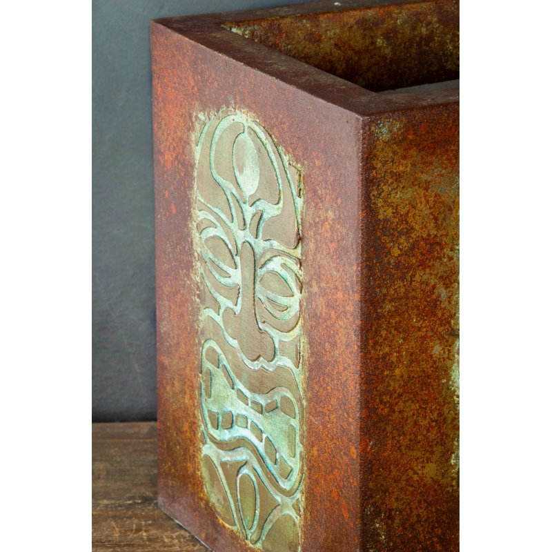 Osłonka z wypukłym wzorem 3D totemów 25 x 25 x 30 cm – ręcznie malowana, efekt antycznego metalu i turkusowej śniedzi