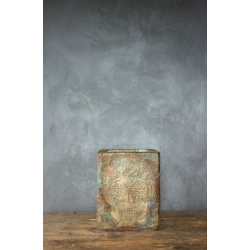 Donica loft z motywem czaszki 25×25×30 cm – Ferro Farfalla Gold LHR | Art Con Design