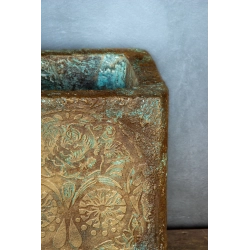 Donica loft z motywem czaszki 25×25×30 cm – Ferro Farfalla Gold LHR | Art Con Design