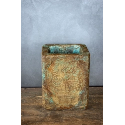 Donica loft z motywem czaszki 25×25×30 cm – Ferro Farfalla Gold LHR | Art Con Design