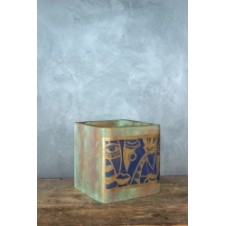 Osłonka na doniczkę z abstrakcyjnym wzorem 30 × 30 × 30 cm – ręcznie malowana, turkusowa patyna i złote akcenty