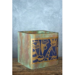 Osłonka na doniczkę z abstrakcyjnym wzorem 30 × 30 × 30 cm – ręcznie malowana, turkusowa patyna i złote akcenty