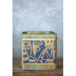 Osłonka na doniczkę z abstrakcyjnym wzorem 30 × 30 × 30 cm – ręcznie malowana, turkusowa patyna i złote akcenty